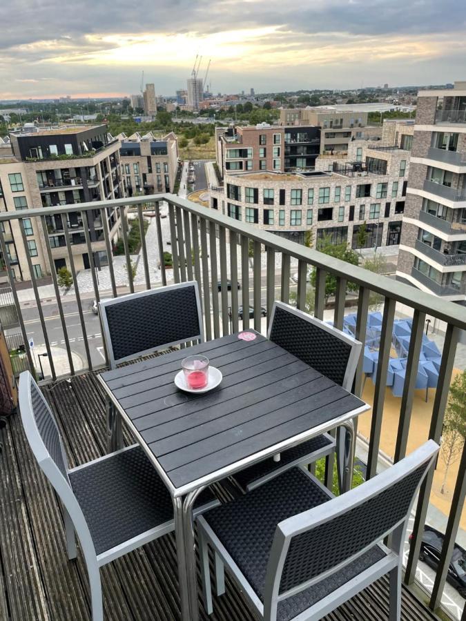Gazde/Camere de închiriat Luxury En-suite Olympic Village In Shared Londra