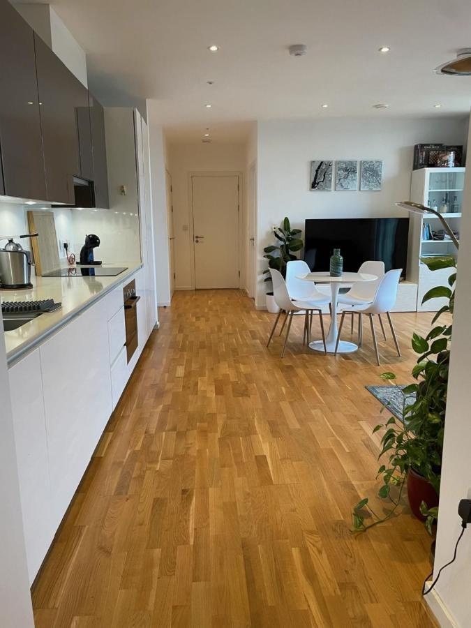 Luxury En-suite Olympic Village In Shared Gazde/Camere de închiriat *