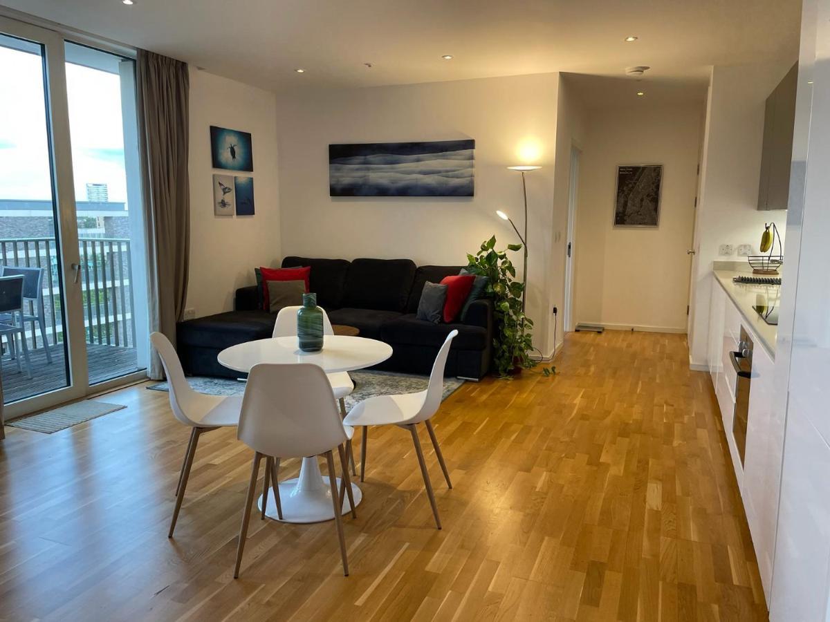 Luxury En-suite Olympic Village In Shared Gazde/Camere de închiriat *