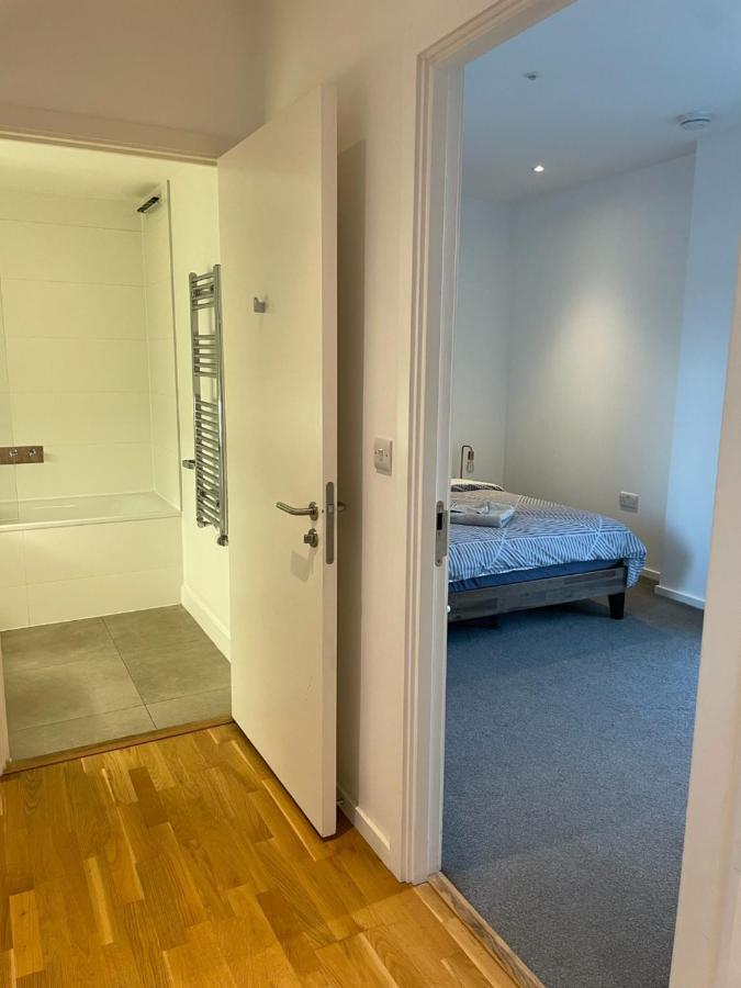 Gazde/Camere de închiriat Luxury En-suite Olympic Village In Shared