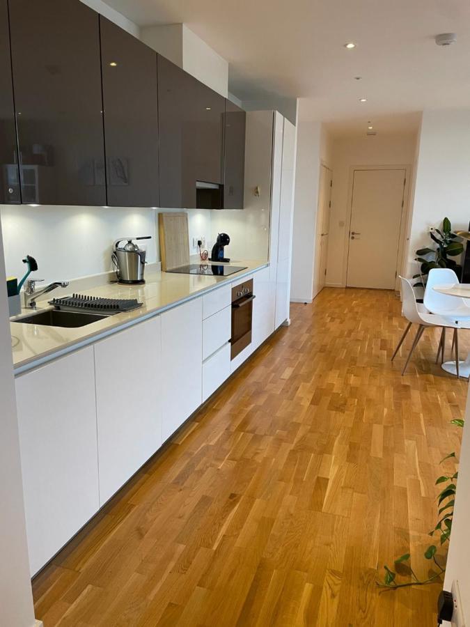 Gazde/Camere de închiriat Luxury En-suite Olympic Village In Shared *
